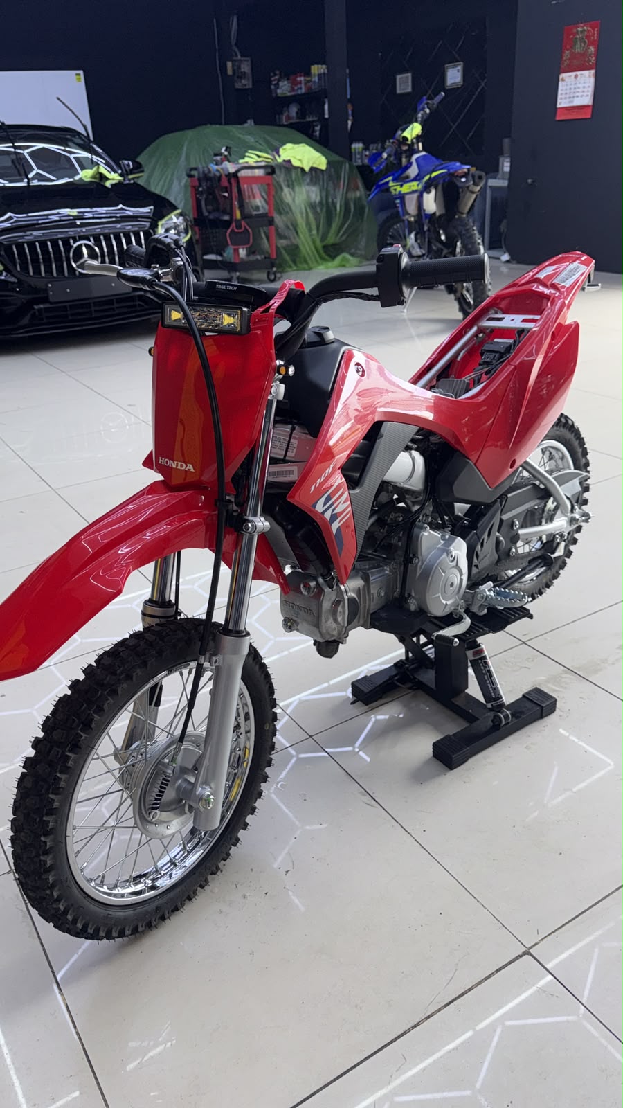 Moto Honda CRF con PPF instalado — Lobito Auto Detailing